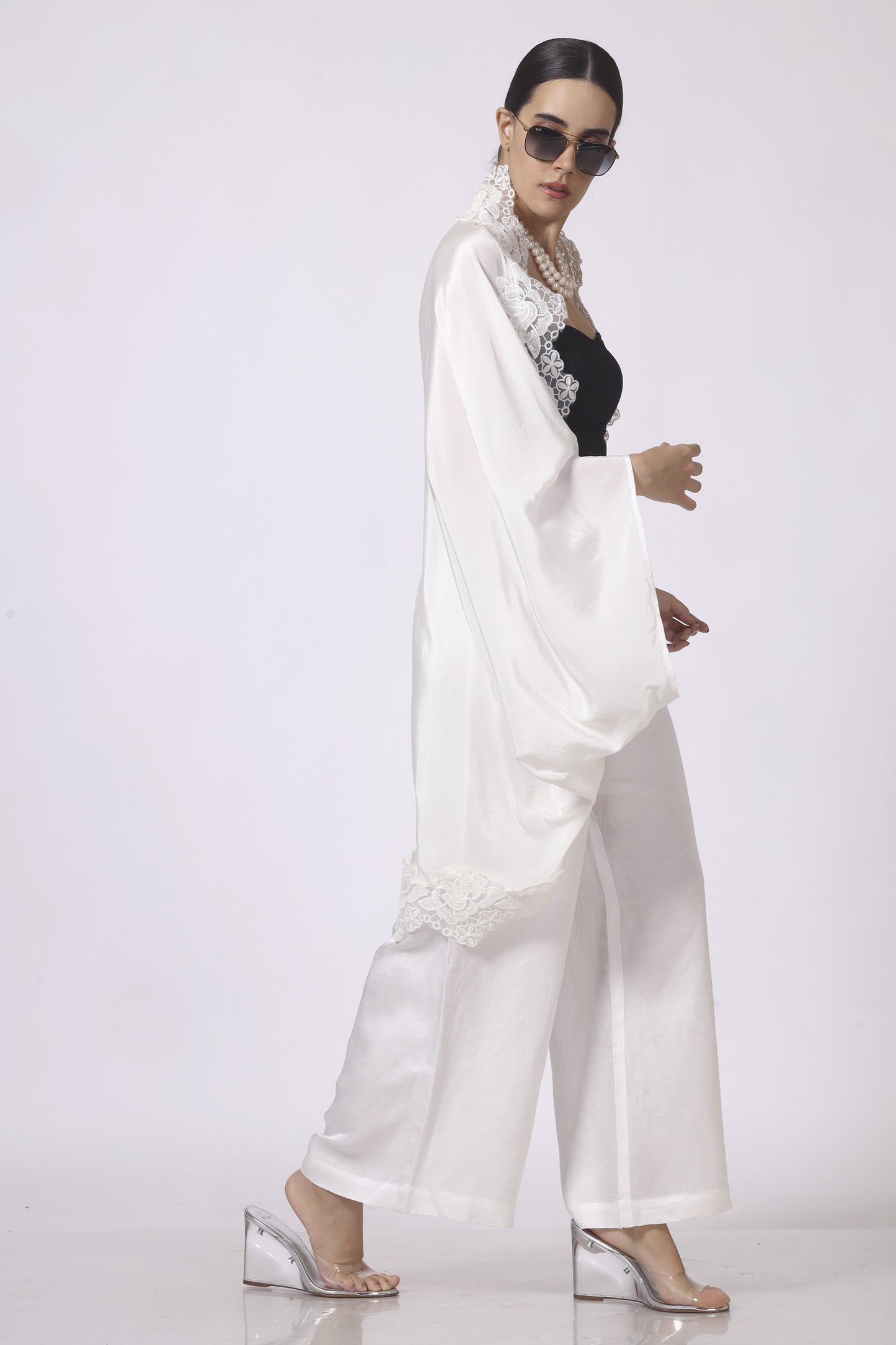 White wrap in bamboo crepe finished with Rose Lace